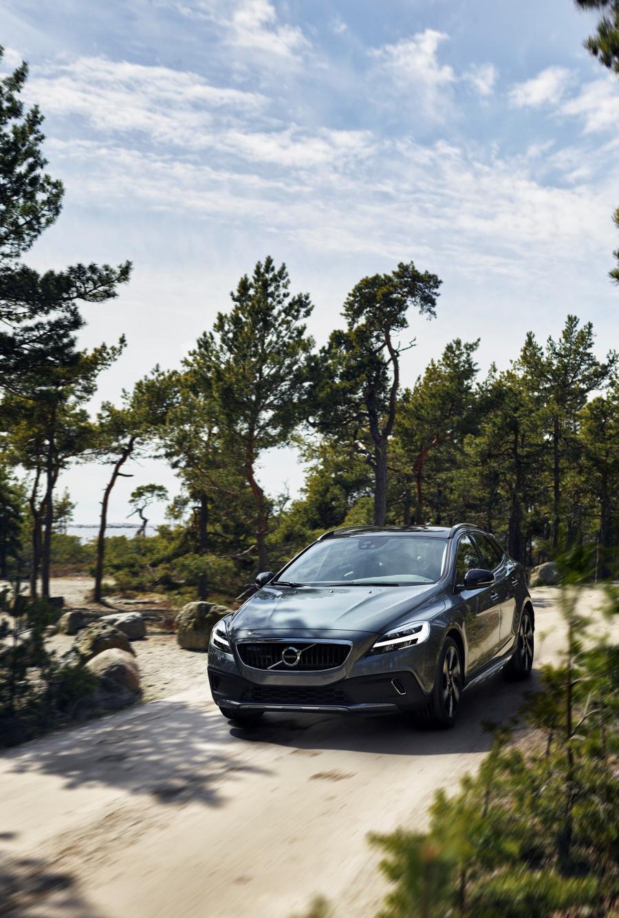 Volvo V40 D3 Cross Country 2016 года  (WW) (фото 2 из 33)